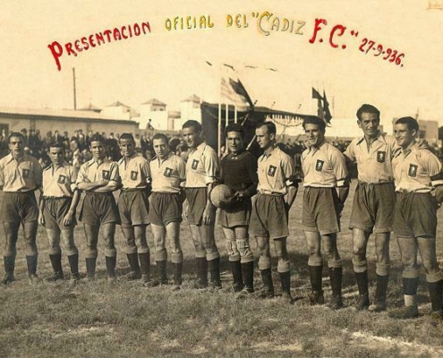 Presentación oficial del Cádiz FC tras el cambio de nombre de 1936