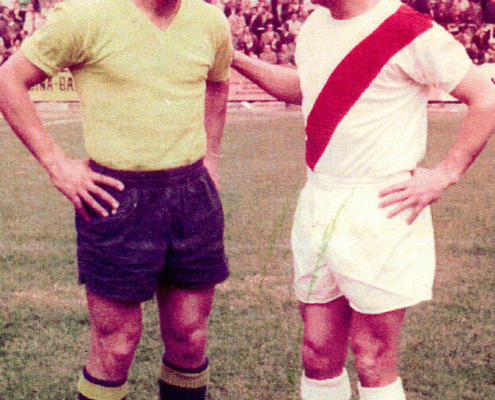 Machicha (Cádiz CF) y Potele (Rayo Vallecano) con camisetas de máxima simpleza y sin escudo.