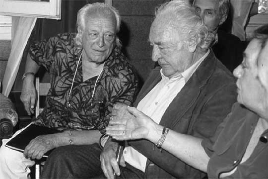 Alberti y Celaya en el acto de restitución del nombre de Residencia de Estudiantes en1986. 
