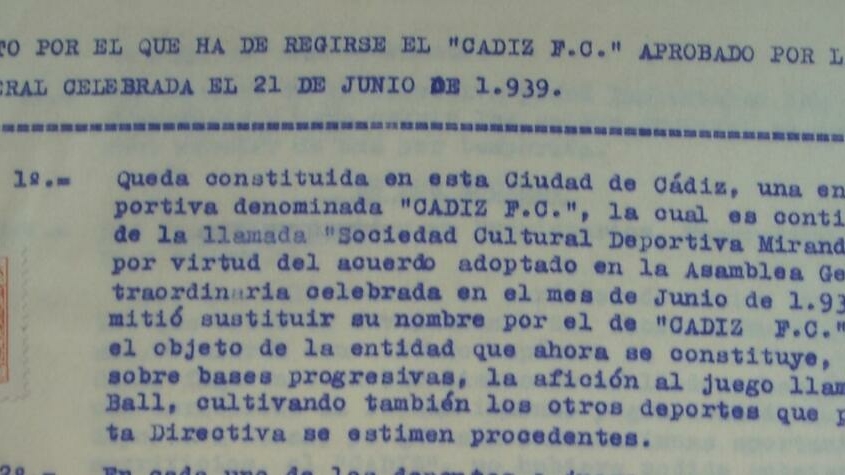 Estatutos del Cádiz FC (1939) en referencia al cambio de nombre