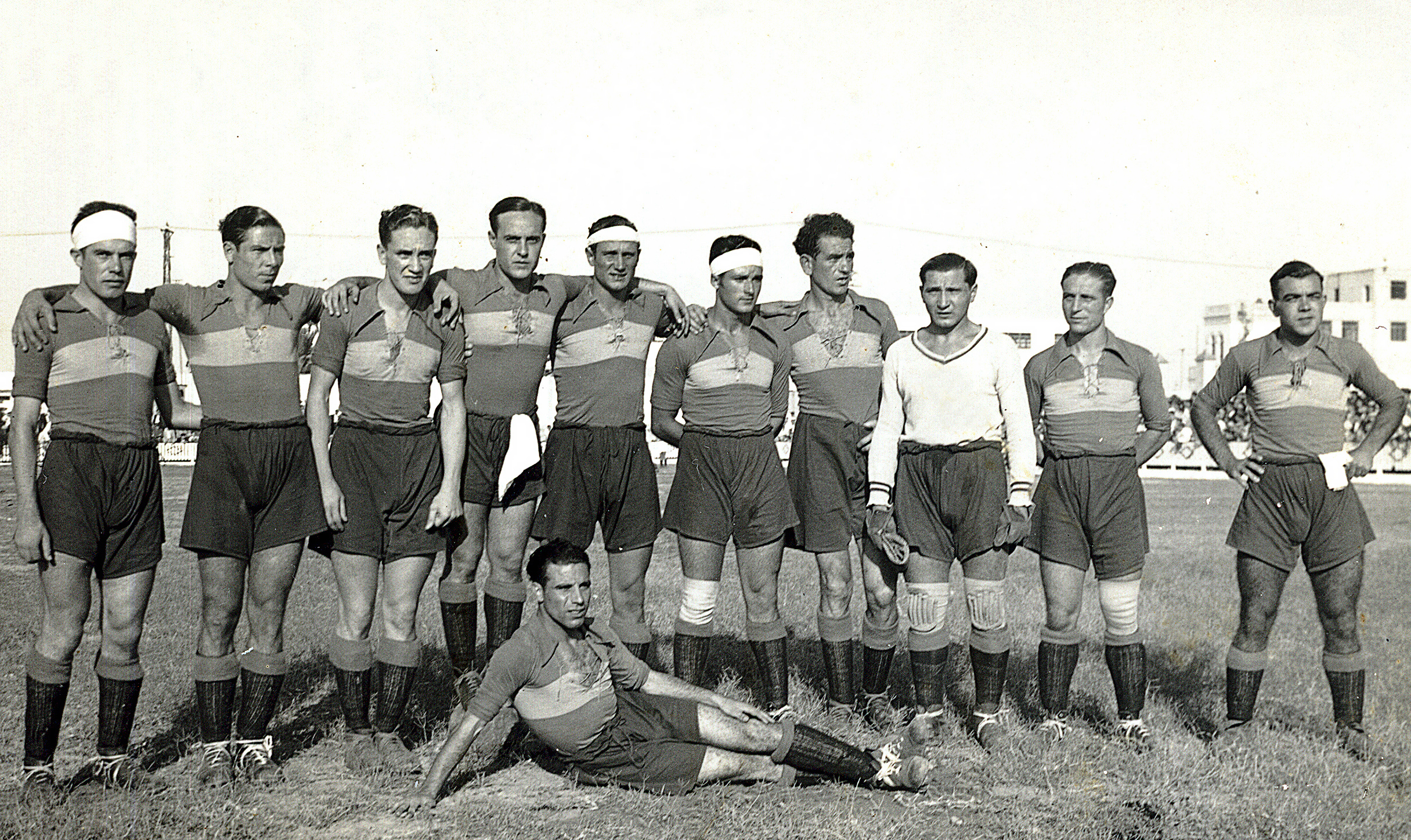 Equipo del Mirandilla FC (1936) en partido frente al Sevilla FC. Uno de los últimos con el nombre de Mirandilla.
