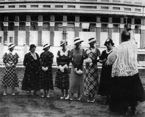 Madrinas en inauguración Campo de Deportes Mirandilla (1933).